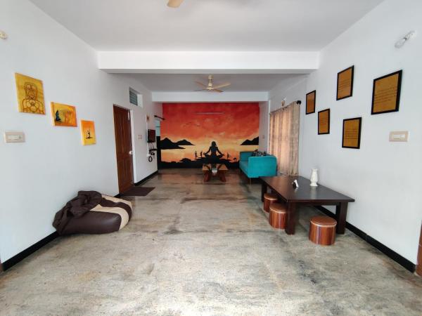 På bilden syns objektet Yoga House som ligger i staden Vānivilāsa Puram.