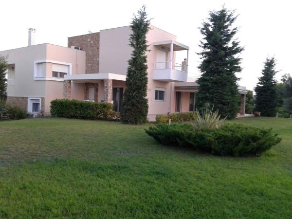 Auf dem Foto ist das Objekt Villa Achilleos in der Stadt Posidi zu sehen.