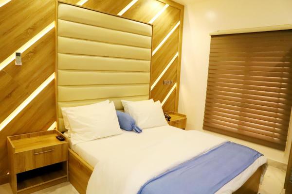 På billedet ses objektet LOTUS EXECUTIVE SUITE, RHODABODE APT. beliggende i byen Abuja.
