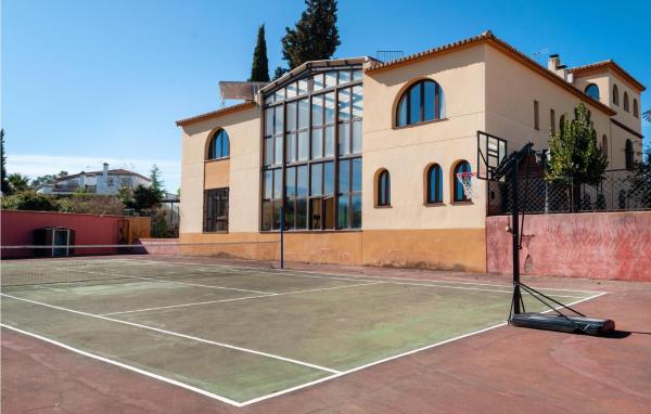 A la foto es mostra l'objecte Beautiful Home In Otura With Kitchen situat a la ciutat de Suspiro del Moro.