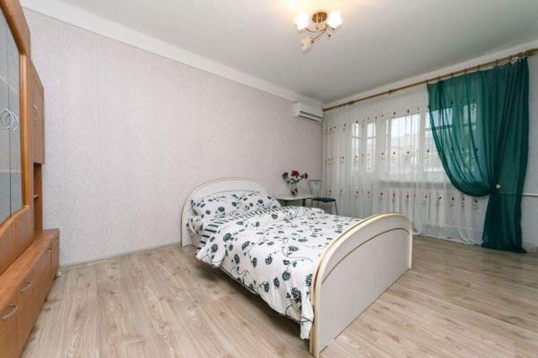 Comfortable one bad near Guliver, Kiev