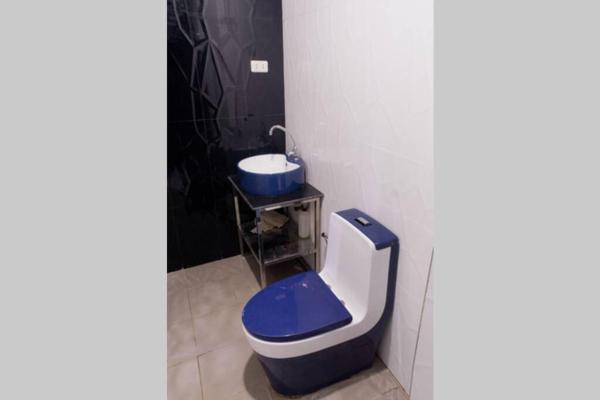 Bild 7: B2 - Spacious 3BR House with Netflix, Fiber Wifi, Parking, Balcony