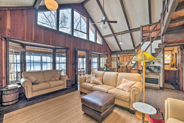 A la foto es mostra l'objecte Authentic Retreat with Private Dock on Coosa River! situat a la ciutat de Sylacauga.