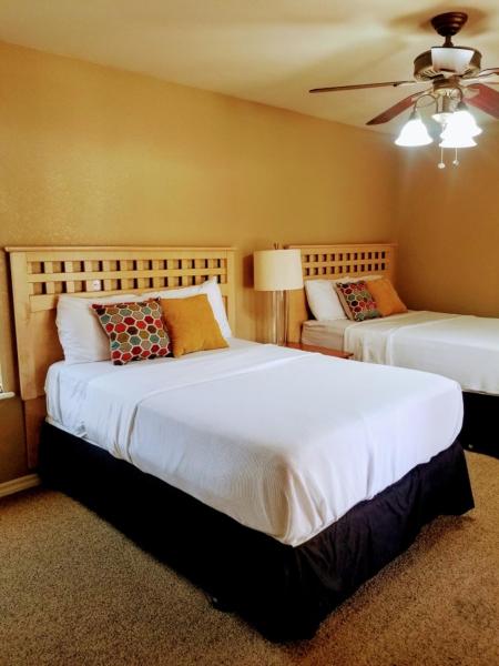Na foto é possível ver o objeto CLOSE TO STRIP, Very Private, GATED, Huge Floorplan, WIFI, Washer&Dryer localizado na cidade de Las Vegas.