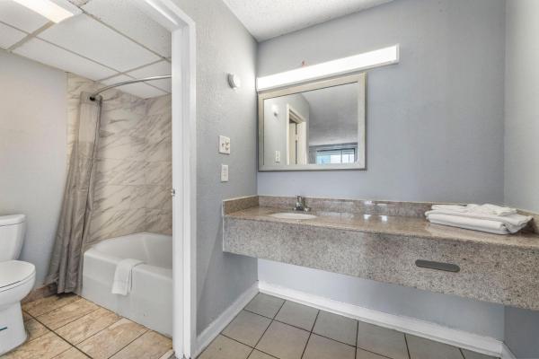 Kuva 3: Super 8 by Wyndham Portsmouth - Norfolk