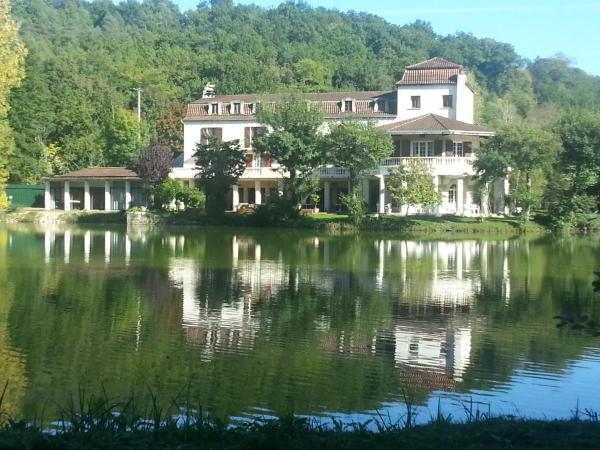 A la foto es mostra l'objecte Hôtel Etang des Reynats situat a la ciutat de Chancelade.