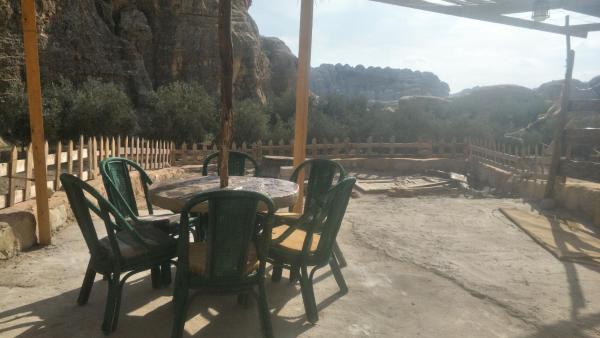 A la foto es mostra l'objecte Petra Cottage situat a la ciutat de Al Ḩayy.