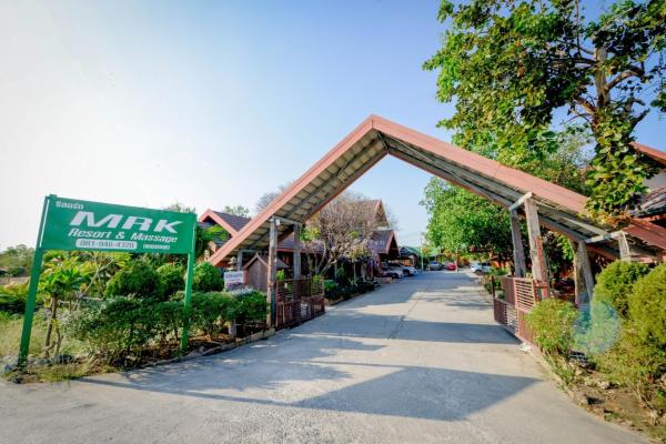 Na zdjęciu widoczny jest obiekt MRK Resort & Massage położony w mieście Ban Khok Krathin.