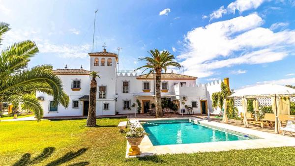 A la foto es mostra l'objecte Hacienda El Corchuelo situat a la ciutat de Marchena.