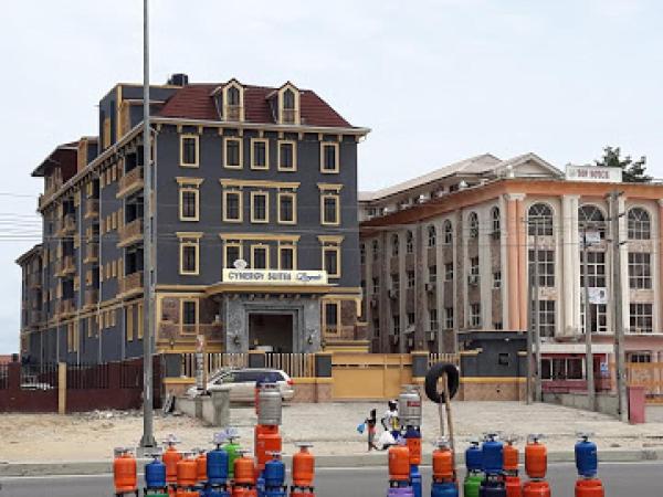 照片显示了位于Lagos市的Cynergy Suites Royale - Standard物件。