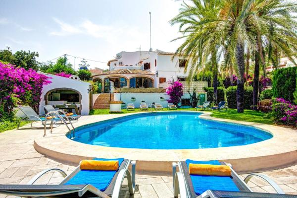 På billedet ses objektet 0327 Villa El Cau beliggende i byen Jávea.