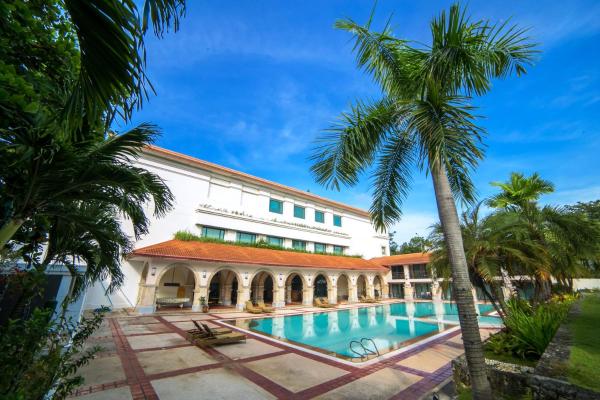 På bildet vises objektet Waterfront Airport Hotel and Casino som ligger i byen Mactan.