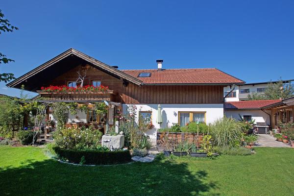 Na fotografii je vidět objekt Ferienwohnung Maria nacházející se ve městě Niederndorf.