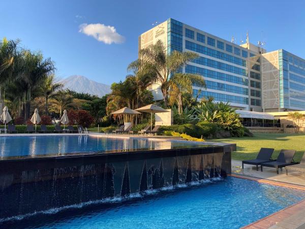 Na fotografii je vidět objekt Mount Meru Hotel nacházející se ve městě Arusha.