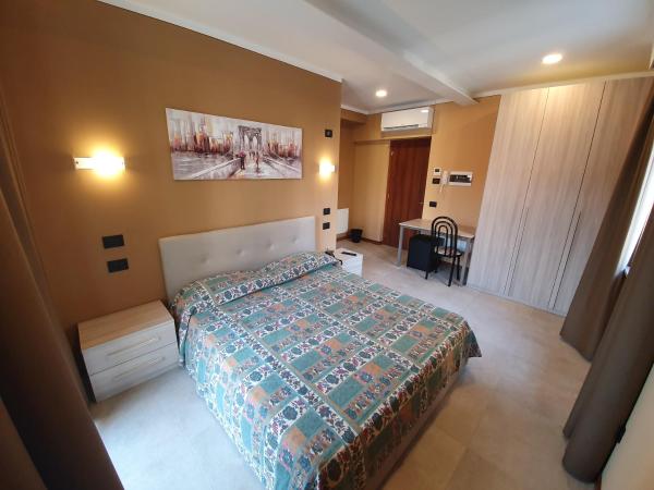 På billedet ses objektet azalea Rooms & apartments domo 5 beliggende i byen Baveno.