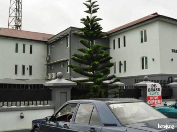 På bilden syns objektet De Brass Suites Hotel - Deluxe som ligger i staden Yenagoa.