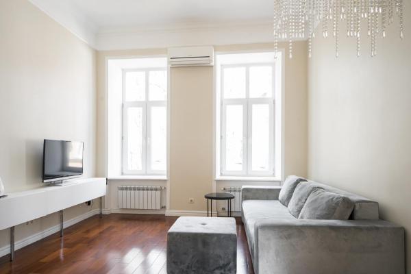 Na fotografii je vidět objekt White Door Apartments nacházející se ve městě Oděsa.