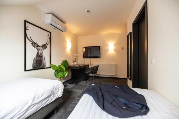 The photo shows the Smart Bnb - Hotel Battice located in the city of Battice.