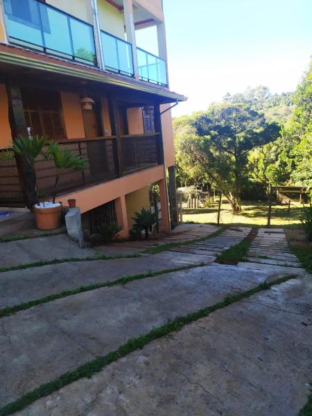 The photo shows the Suites Cantinho de Minas located in the city of Lavras Novas.