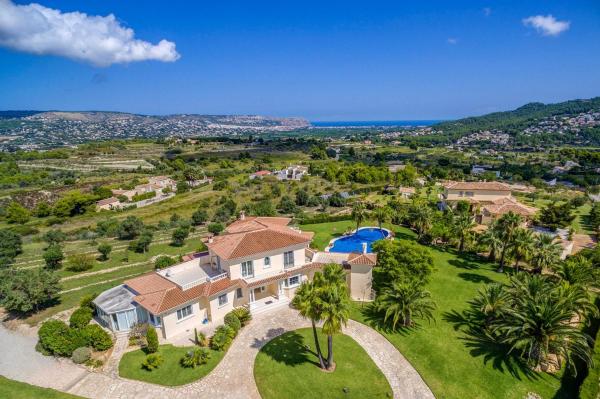 Na zdjęciu widoczny jest obiekt Villa Tarraula by Villa Plus położony w mieście Jávea.