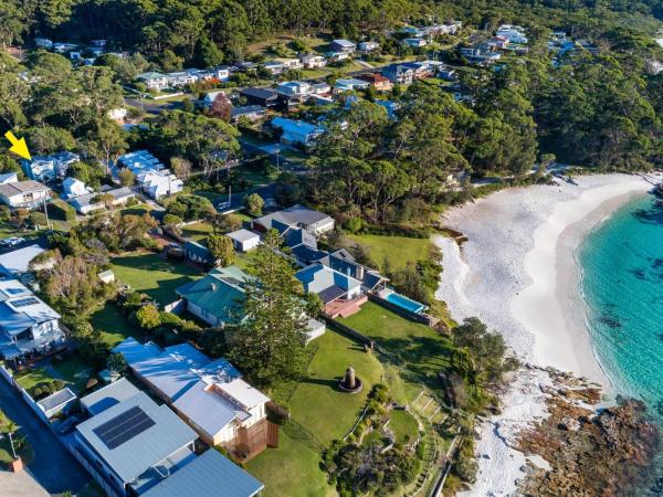 The Green Whaler Hyams Beach - Hyams Beach