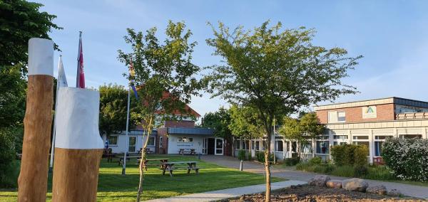 På bilden syns objektet Jugendherberge Fehmarn som ligger i staden Fehmarn.