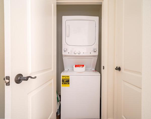 Unit 1 - Spacious & Renovated Apt Home in the City's Action的照片3