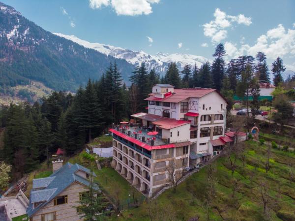 A la foto es mostra l'objecte Hotel Snowcrests Manor situat a la ciutat de Manāli.