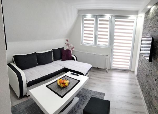 Na zdjęciu widoczny jest obiekt Apartmani Zlatarski DAR położony w mieście Nova Varoš.