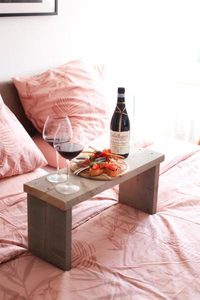 Nella foto è visibile l'oggetto Bed and Wine Nonsolovino situato nella città di Reeuwijk.