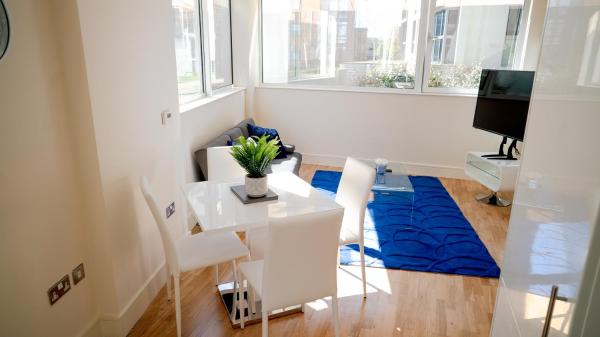 Stylish Canary Wharf Flat Fast WiFi, Londyn