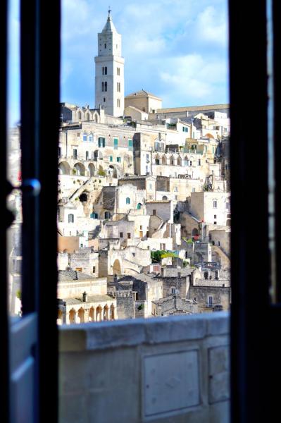 The photo shows the Loggia delle stelle located in the city of Matera.