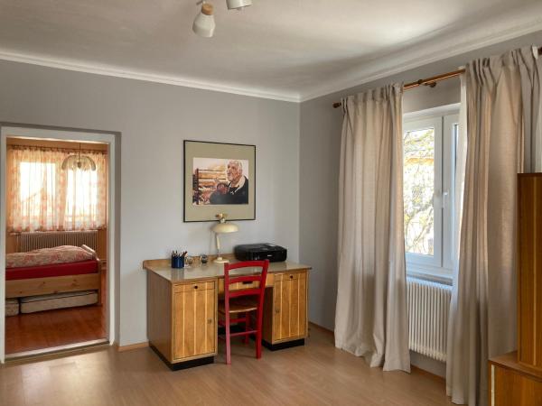 Na foto é possível ver o objeto Baeckerei Mueller - große Unterkunft mit mid century Charme, zentral, sehr gut für Familien, privat, Stadt&Natur, Café im Haus localizado na cidade de Wielings.