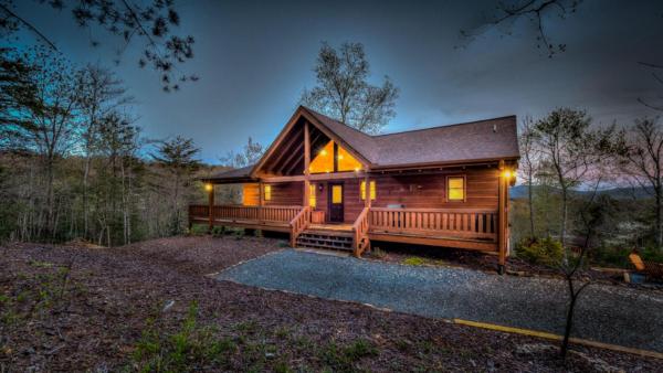 A la foto es mostra l'objecte Sun's Cabin situat a la ciutat de Morganton.
