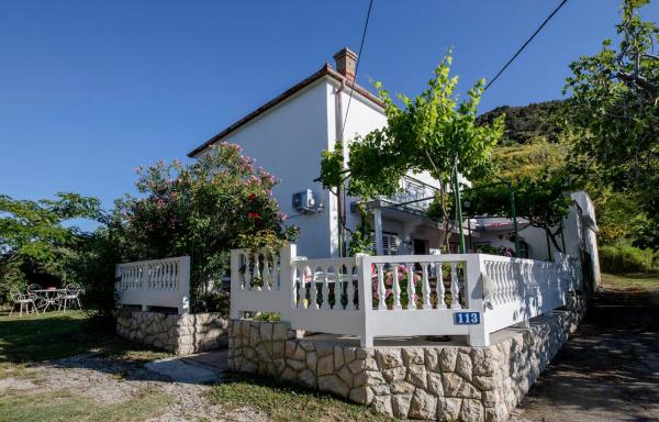 På bilden syns objektet House Predrag som ligger i staden Supetarska Draga.