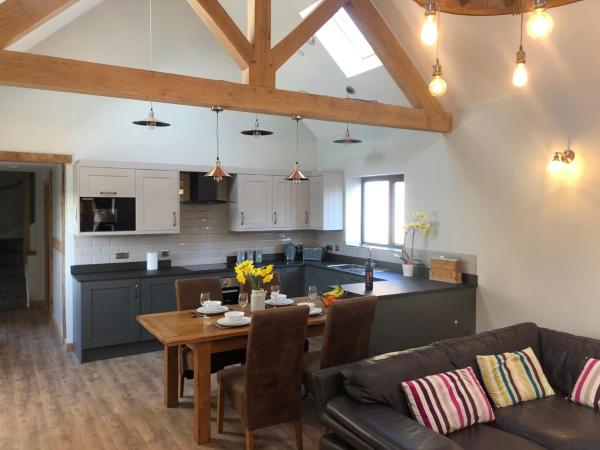 A la foto es mostra l'objecte Newly Converted Luxury Barn With Private Hot Tub situat a la ciutat de Bodfari.