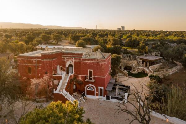 På billedet ses objektet Masseria Torre Rossa beliggende i byen Fasano.