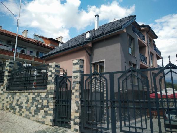 Op de foto is het object Къща за гости Роял te zien, gelegen in de stad Sandanski.
