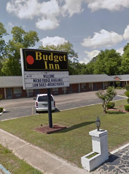 A la foto es mostra l'objecte Budget Inn situat a la ciutat de Monroeville.