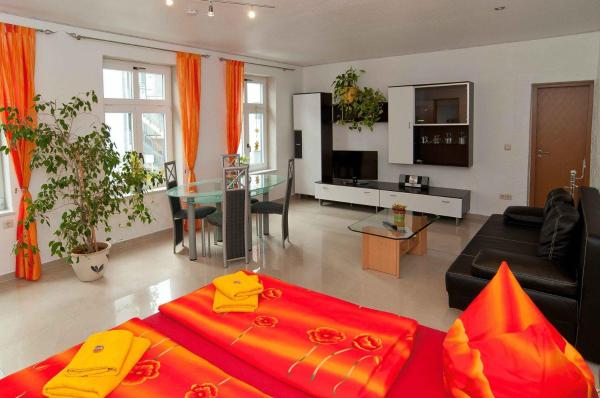 A la foto es mostra l'objecte Hotel Am Müritzhafen garni situat a la ciutat de Waren.