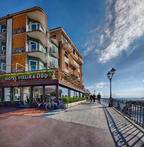 Na fotografii je vidět objekt Hotel Italia e Lido Rapallo nacházející se ve městě Rapallo.