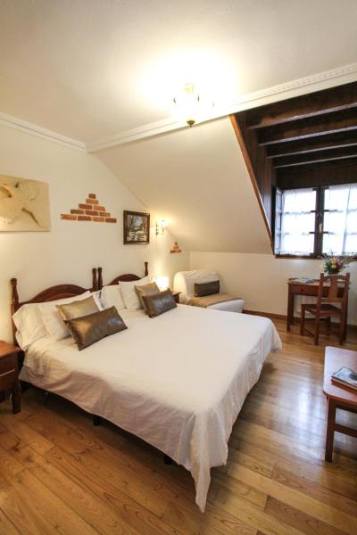 A la foto es mostra l'objecte Hotel Rural El Espino situat a la ciutat de Abamia.