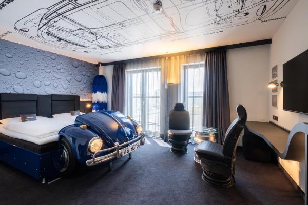 На фото показан объект V8 Hotel Köln at MOTORWORLD, расположенный в городе Кёльн.