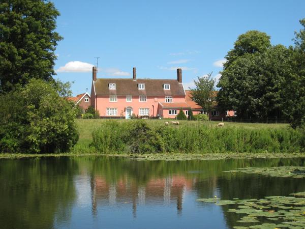 写真にはBruisyard市にあるColston Hall Farmhouse B&Bが写っています。