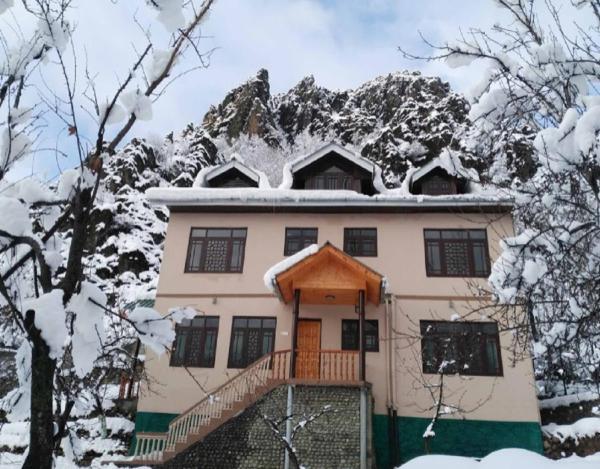 A la foto es mostra l'objecte Cherrytree Resort situat a la ciutat de Srinagar.