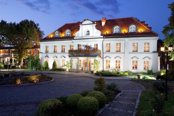 Na foto é possível ver o objeto Pałac Czarny Las (50 km od Katowic) localizado na cidade de Koziegłowy.
