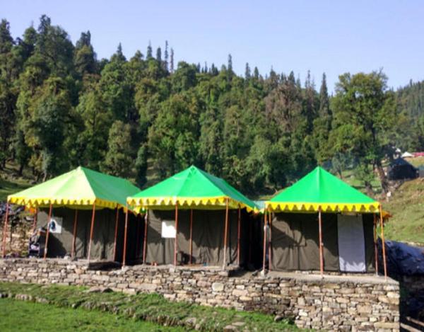 Na fotografii je vidět objekt Camping Huts at Lord Shiva Camps nacházející se ve městě Sari.