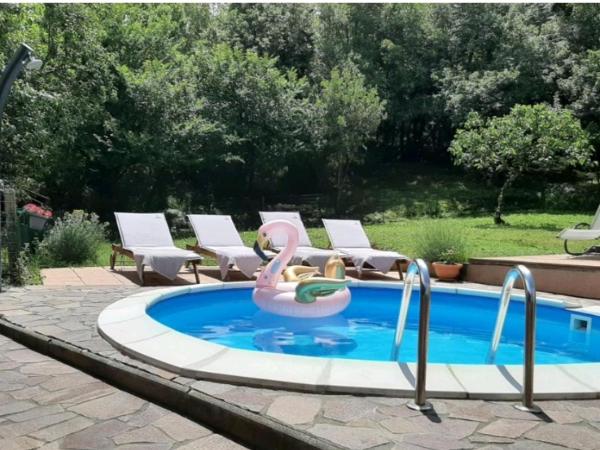 A la foto es mostra l'objecte house Paola situat a la ciutat de Tribalj.