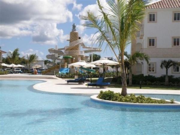The photo shows the Appartamenti in Cadaques Caribe located in the city of Bayahibe.