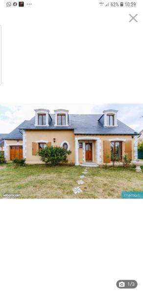 Nella foto è visibile l'oggetto BELLE MAISON A Ménars situato nella città di Menars.